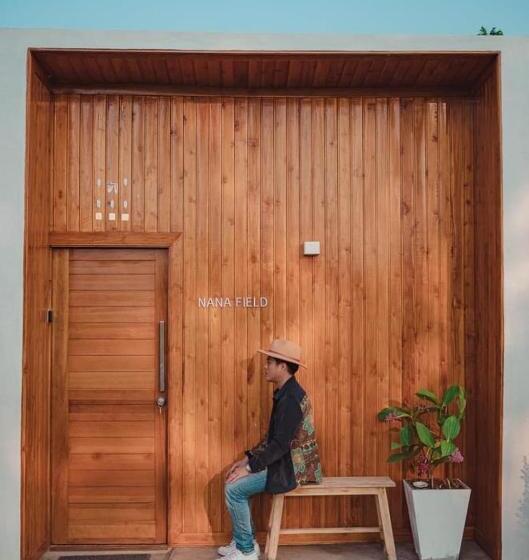 پانسیون Nana Field Cabin 2