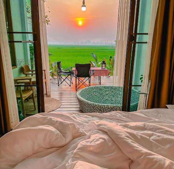 پانسیون Nana Field Cabin 2