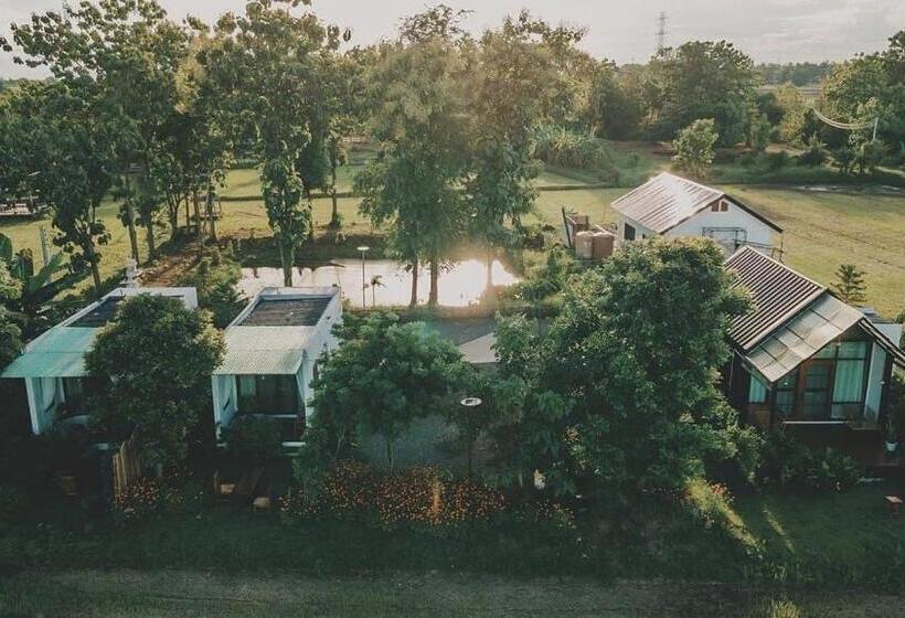 پانسیون Nana Field Cabin 2