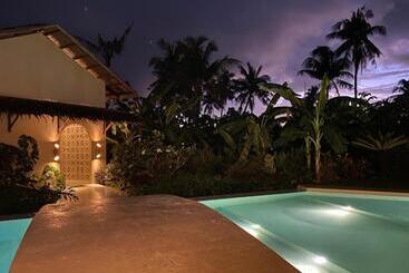 استراحتگاه Schönhouse Villa Siargao