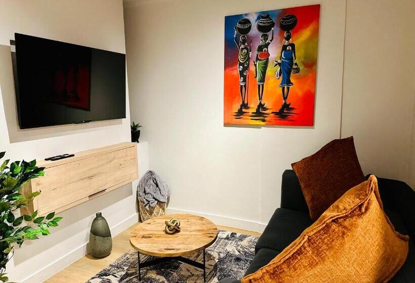 The Tokyo 708 Family Studio
