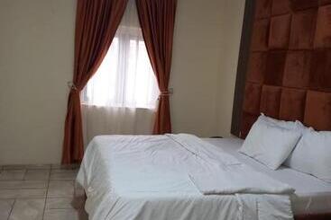 Tovia Hotel And Suites
