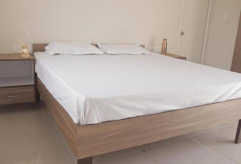تختخواب و صبحانه Swaastik Yoga Guest House
