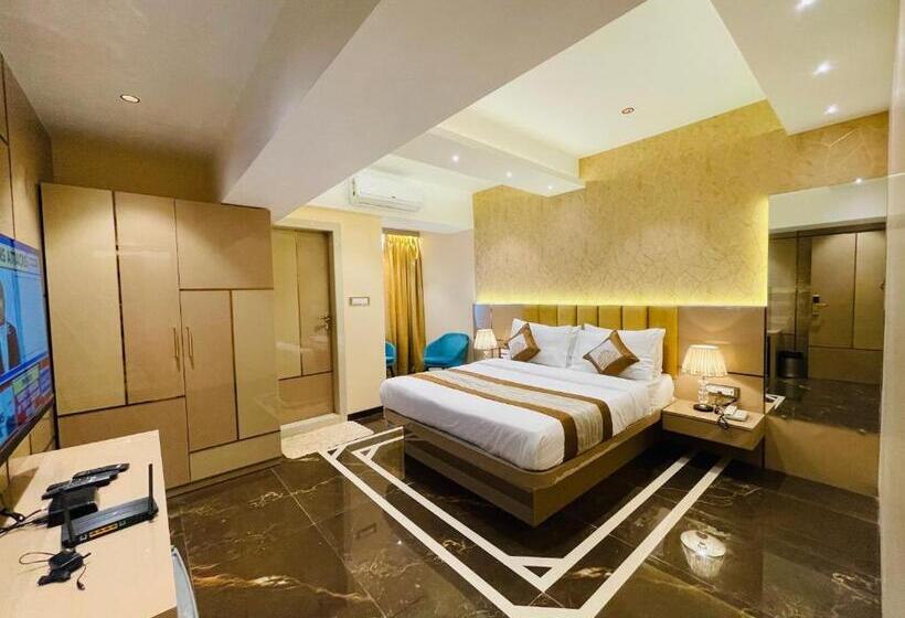 호텔 Home2 Renaissance Club