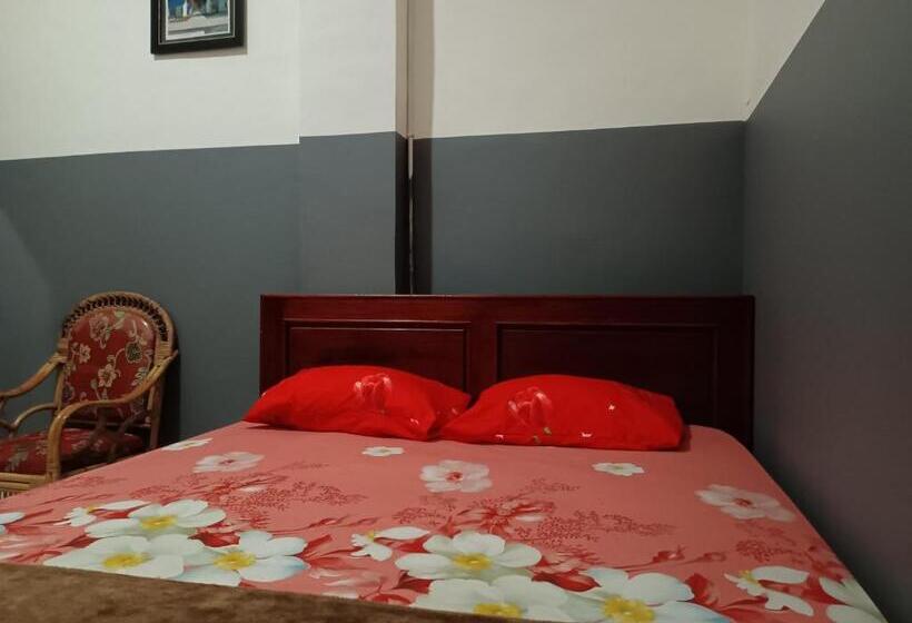 فندق Oyo 93117 Penginapan Tiga Dara