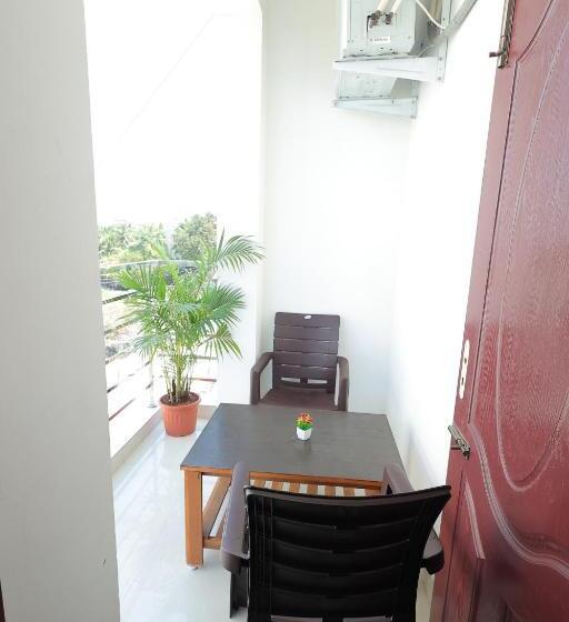 Отель Royal Beach Service Apartment