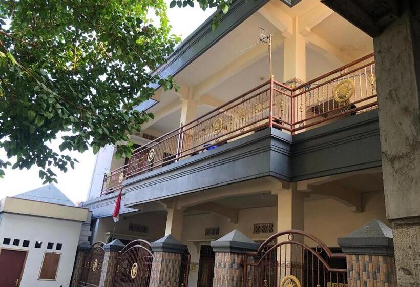 ホテル Spot On 93107 Homestay H. Syarif Syariah   Bandar Gresik