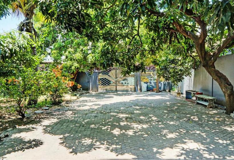ホテル Spot On 93144 Homestay H. Syarif Syariah   Bandar Gresik 2