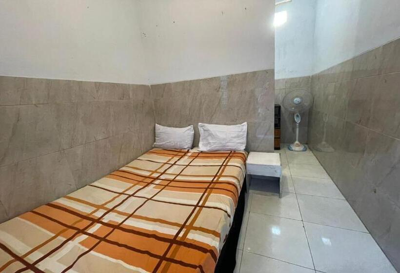 בית מלון כפרי Spot On 93149 Karman S Sari 1 Homestay Syariah