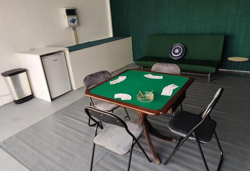 پانسیون Garage4me Pool Opcional