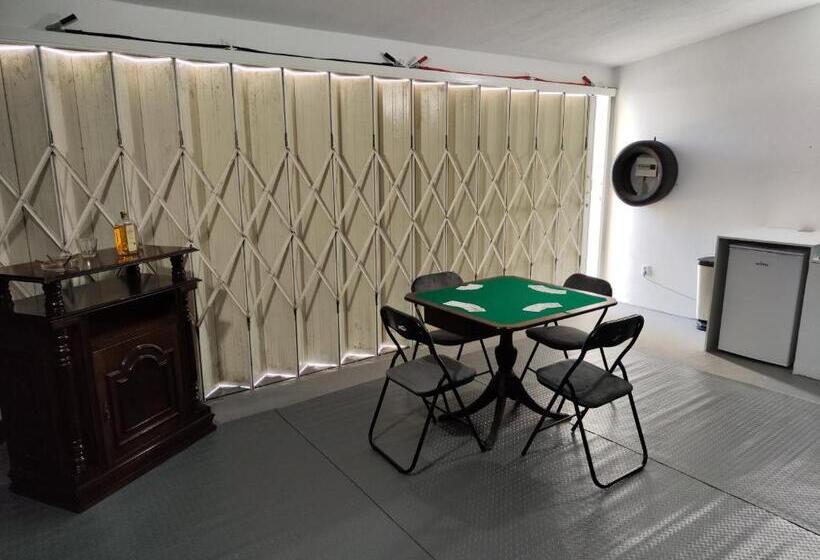 پانسیون Garage4me Pool Opcional