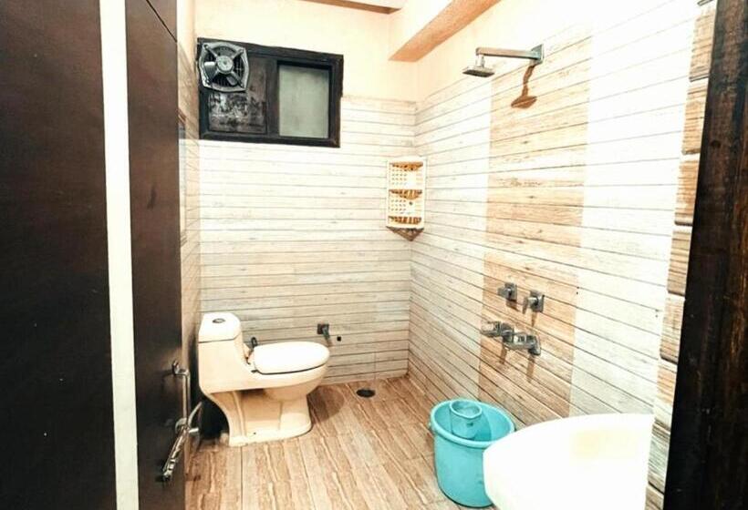 ホテル City Night    Near Ludhiana Railway Station   Super Suites Rooms    Special For Families, Couples &