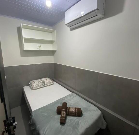 מלון כמוסות Hostel Araxá