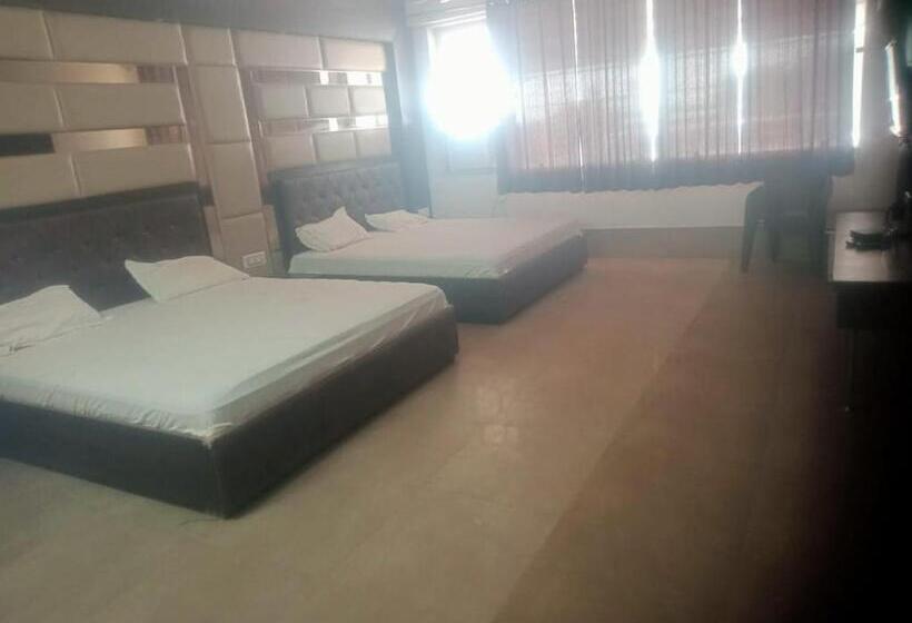 فندق Spot On Lakshay Resort