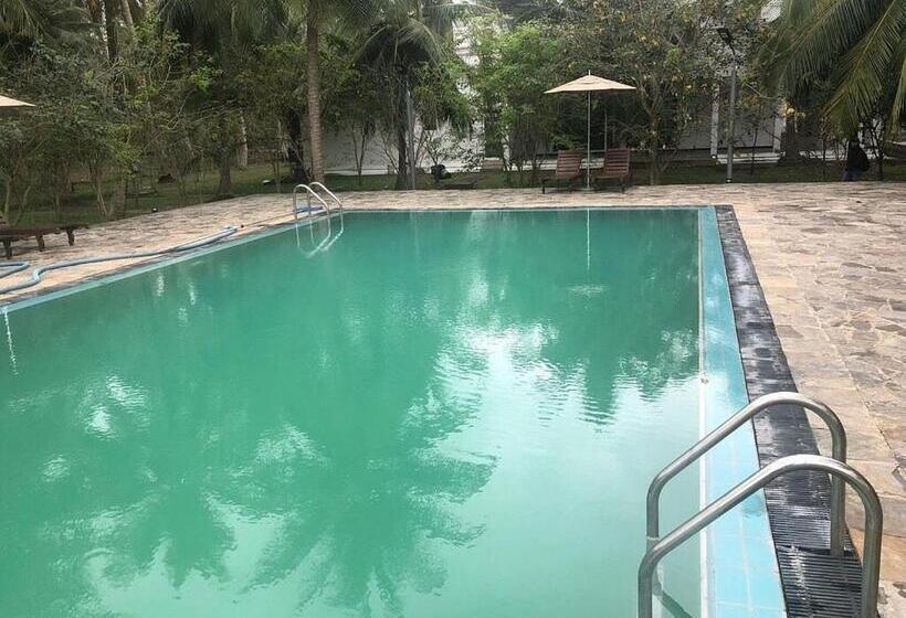 ホテル Lavendish Wild Wilpattu