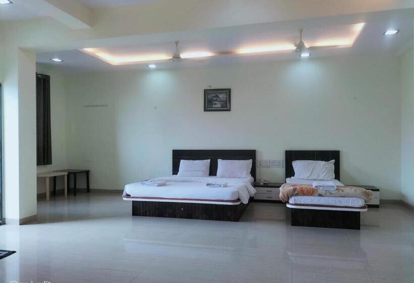 בית מלון כפרי Lonavala Inn