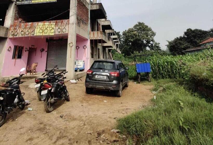 Отель Oyo Radha Mohan Inn