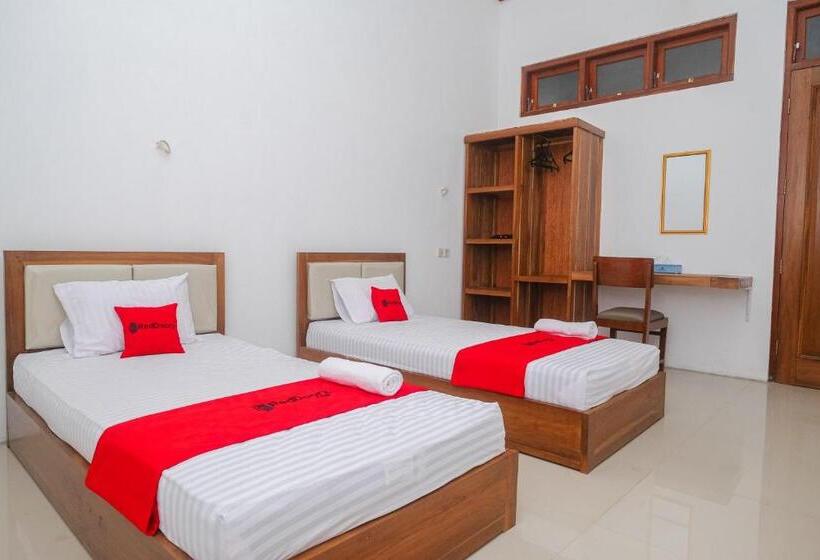 Отель Reddoorz Syariah Near Alun Alun Temanggung