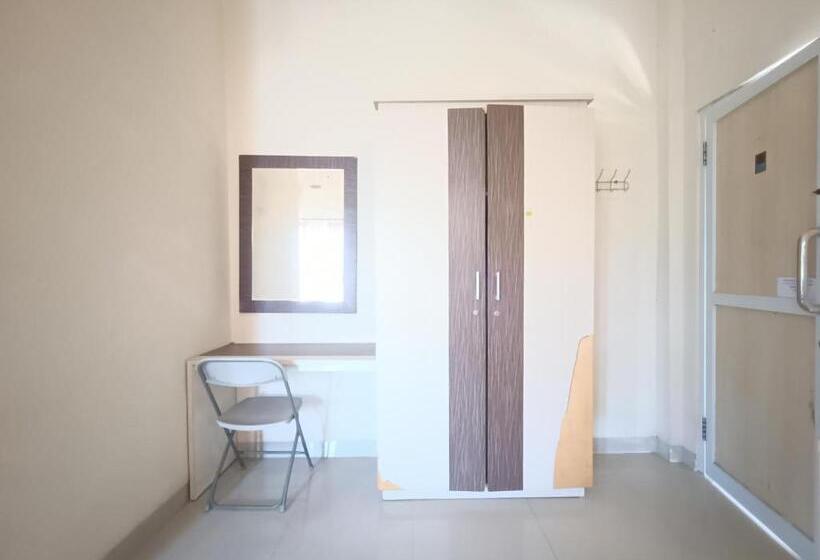 فندق Reddoorz Syariah Near Rumah Sakit Umum Wisata Uit