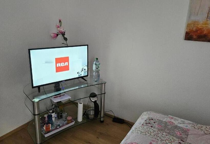 پانسیون Ferienzimmer Bei Thomas Gemütliches Schlaf Und Wohnzimmer Mit Modernem Bad