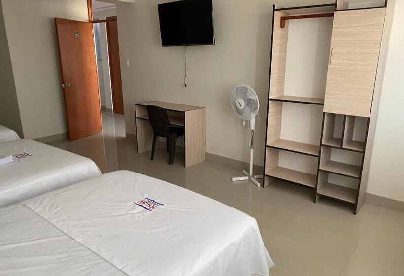 پانسیون Latorre Hostal