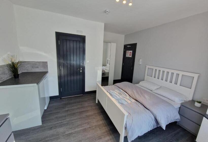 膳宿费 Room On Southall High Street