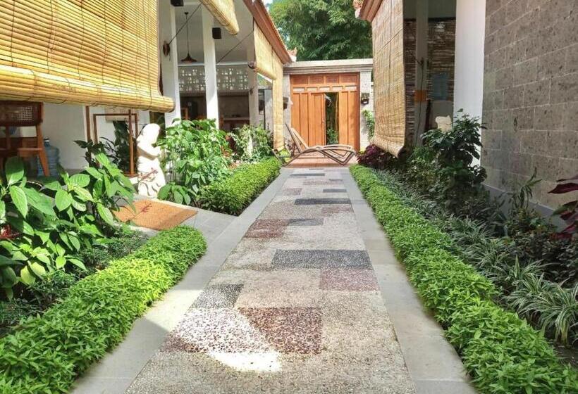 Пансион Rumah Taman Kutuh