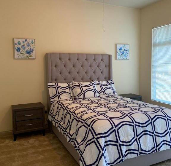 منتجع Luxury Beach Front Condo
