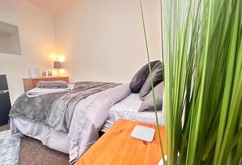 تختخواب و صبحانه Moor Park Apartments