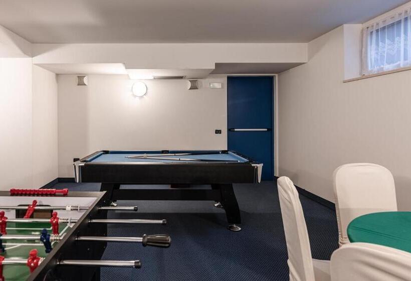 فندق Garni Meledrio