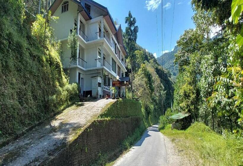 فندق Norbulingka Retreat