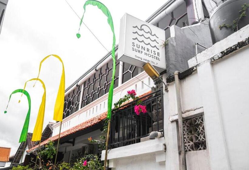 پانسیون Sunrise Surf Guest House