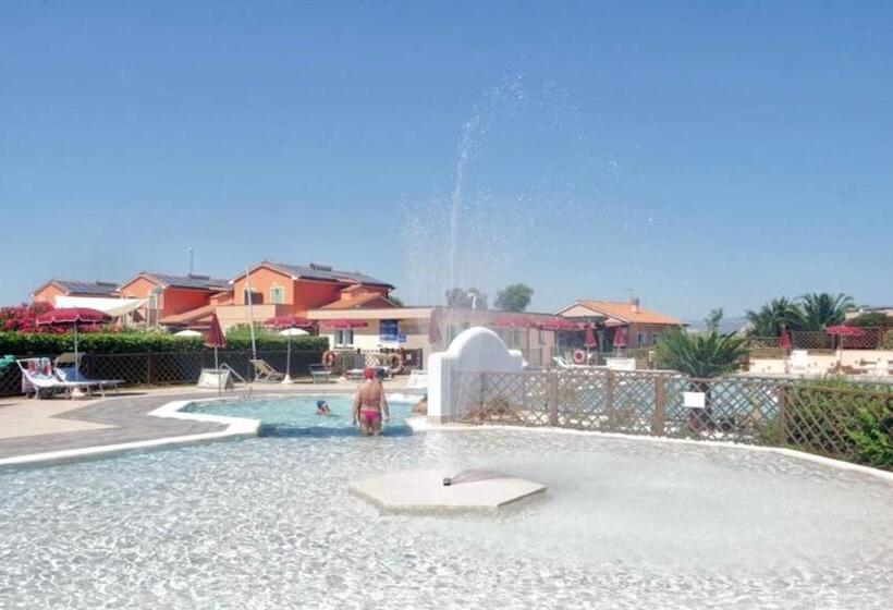 Residence With Swimming Pool In Mazzanta Just 600 Meters From The Beach