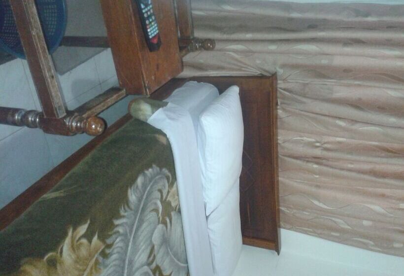 تختخواب و صبحانه New Tour Inn