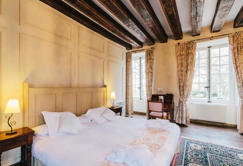 Отель Château Les Dryades Golf & Spa