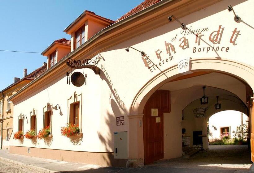 هتل Erhardt Panzió
