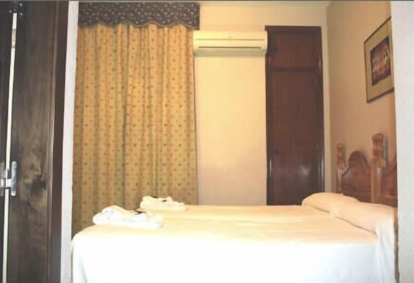 هتل Hostal Carlos I