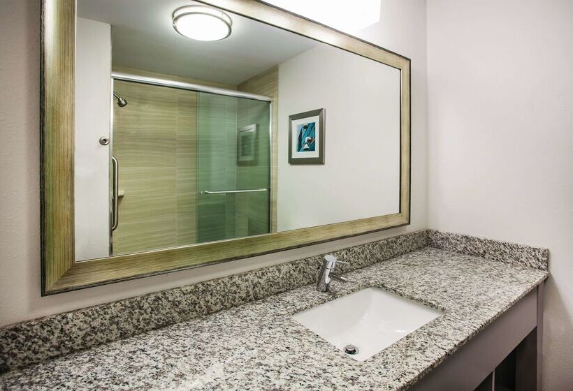 هتل La Quinta By Wyndham St. Paul Woodbury