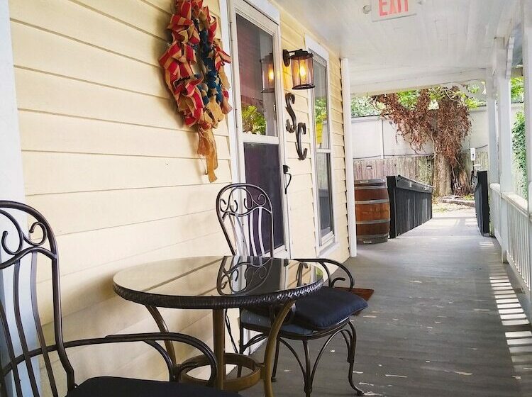 فندق Old Storehouse Inn