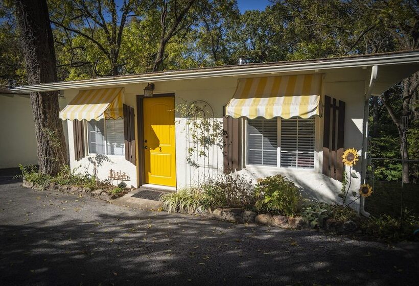 هتل Sherwood Court Cottages & Guest Rooms