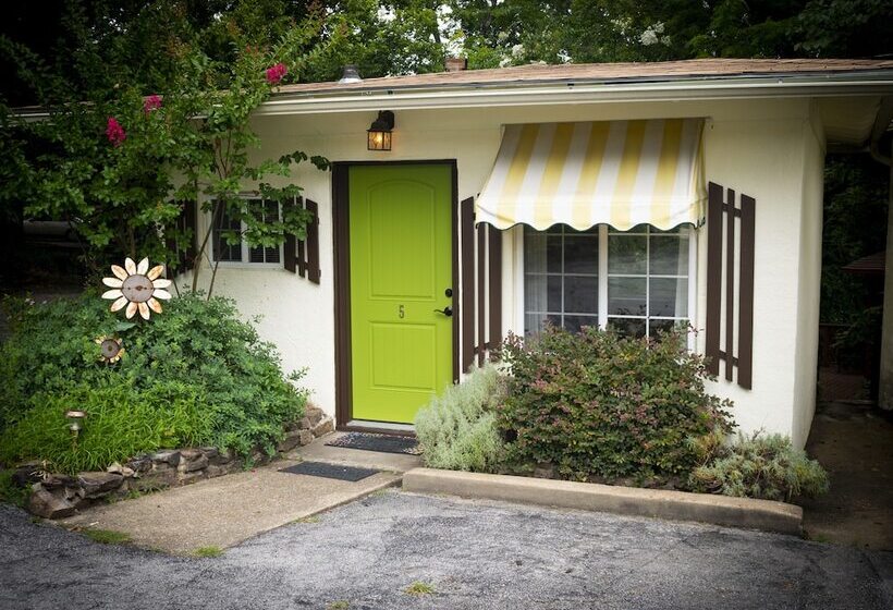 هتل Sherwood Court Cottages & Guest Rooms