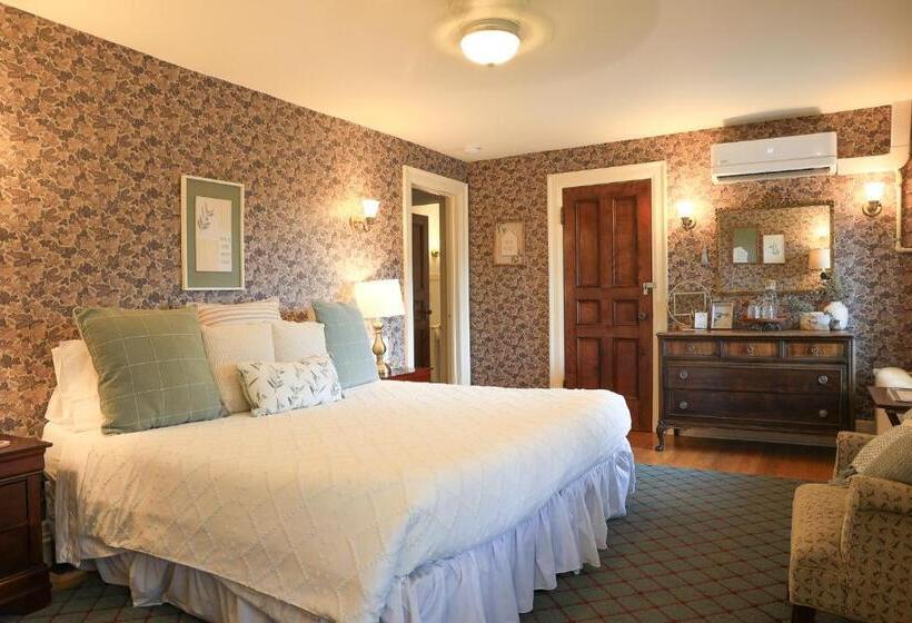 هتل Stone Chalet Bed & Breakfast Inn