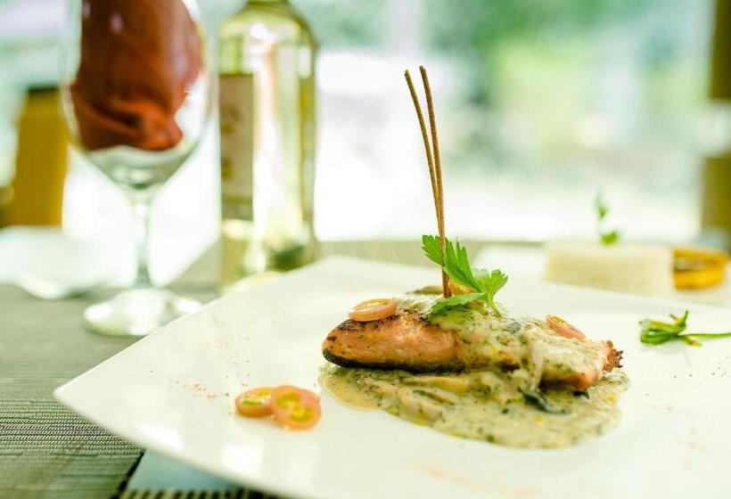 هتل Titanium Plaza