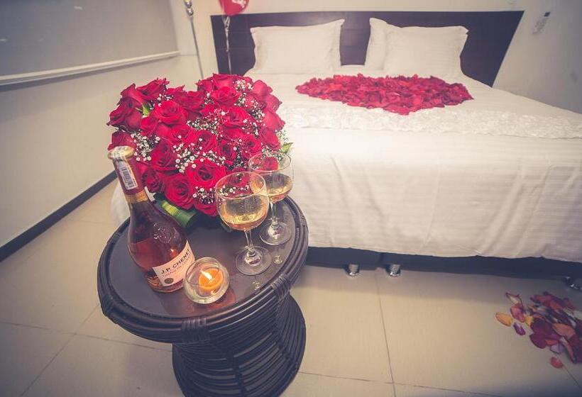 هتل Titanium Plaza