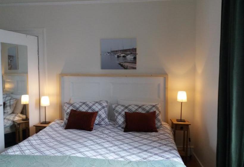 بنسيون Halpins Townhouse Bed & Breakfast
