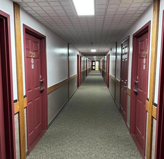 هاستل Travellers Inn Fredericton Nb