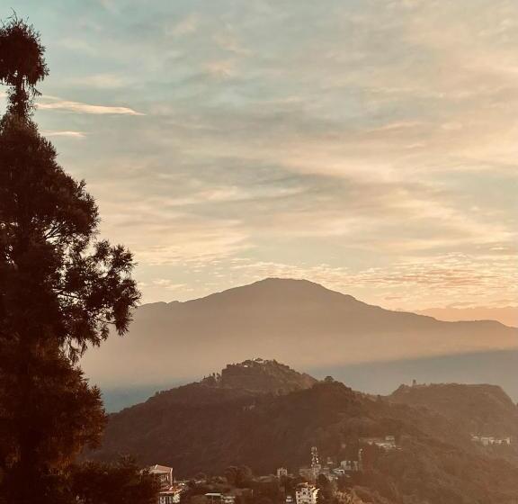 فندق صغير Wake In Himalayas