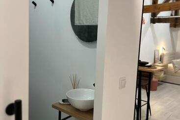 تختخواب و صبحانه Suites Chic Cozy