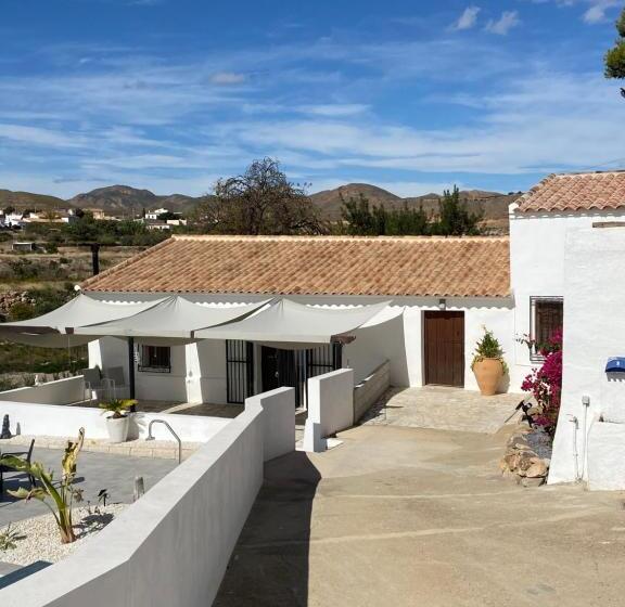 تختخواب و صبحانه Casa Clara