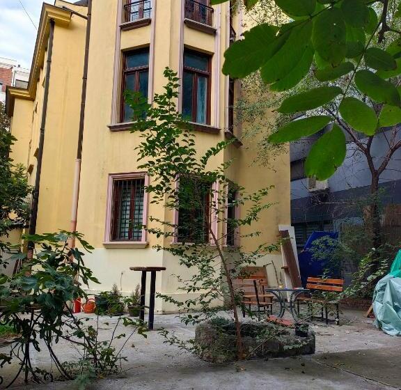 هتل کپسول Panda Victor Space Capsule Hostel Neo Nomad